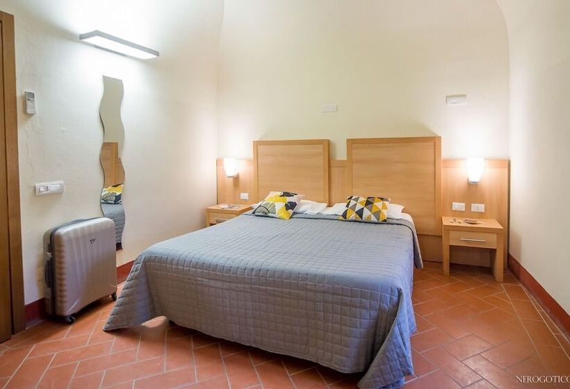 غرفة قياسية ثلاثية, Chiostro Delle Monache Hostel Volterra