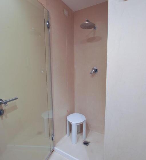 스탠다드 싱글 룸, Dori