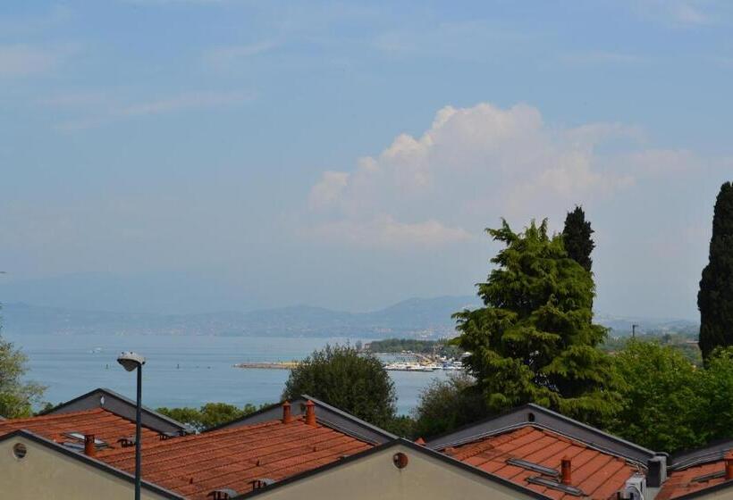 스탠다드 트리플 발코니 룸, Dori