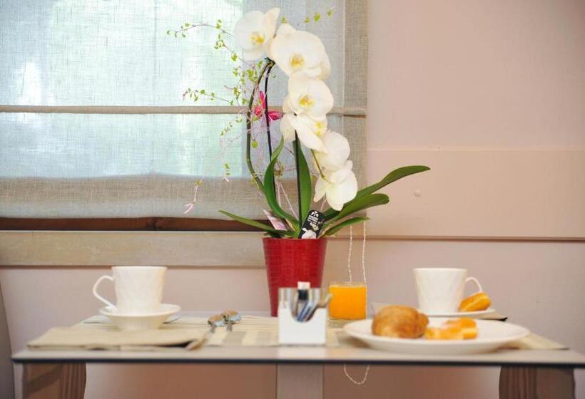 스탠다드 트리플 발코니 룸, Dori