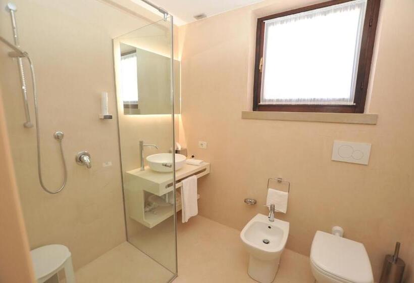 스탠다드 트리플 발코니 룸, Dori