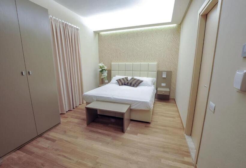 스탠다드 트리플 발코니 룸, Dori