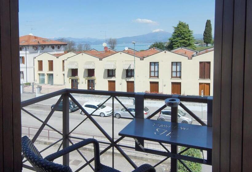 스탠다드 룸 호수 전망, Dori