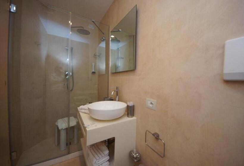 스탠다드 발코니 룸, Dori