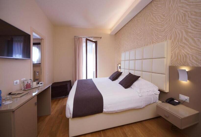 스탠다드 발코니 룸, Dori