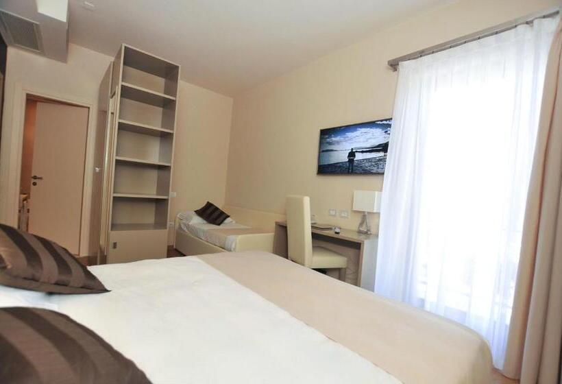 스탠다드 트리플 발코니 룸, Dori