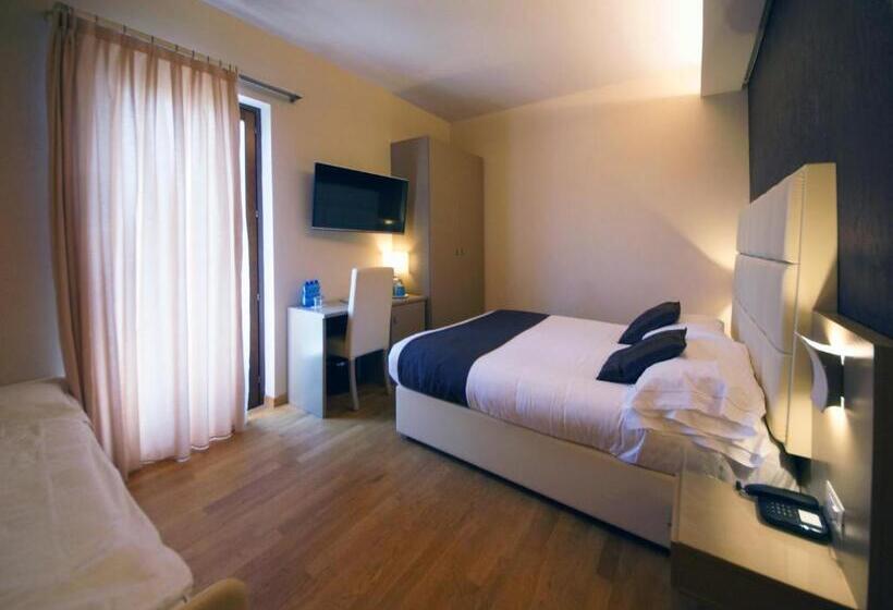 스탠다드 트리플 발코니 룸, Dori