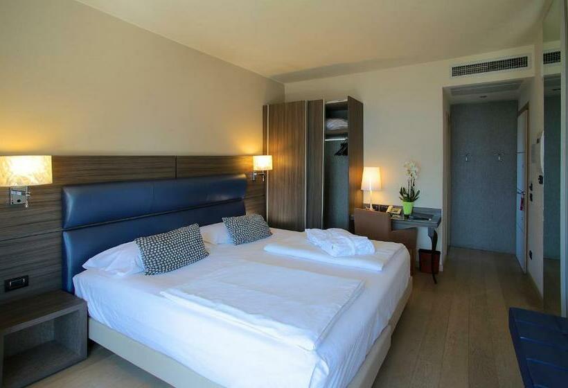 غرفة قياسية مطلّة علي البحيرة, Galvani