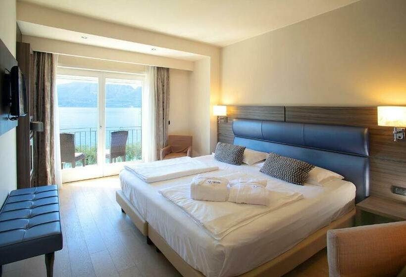 غرفة قياسية مطلّة علي البحيرة, Galvani