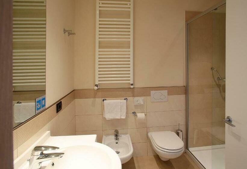 غرفة قياسية مطلّة علي البحيرة, Galvani