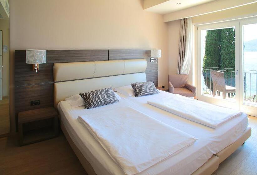 غرفة قياسية مطلّة علي البحيرة, Galvani