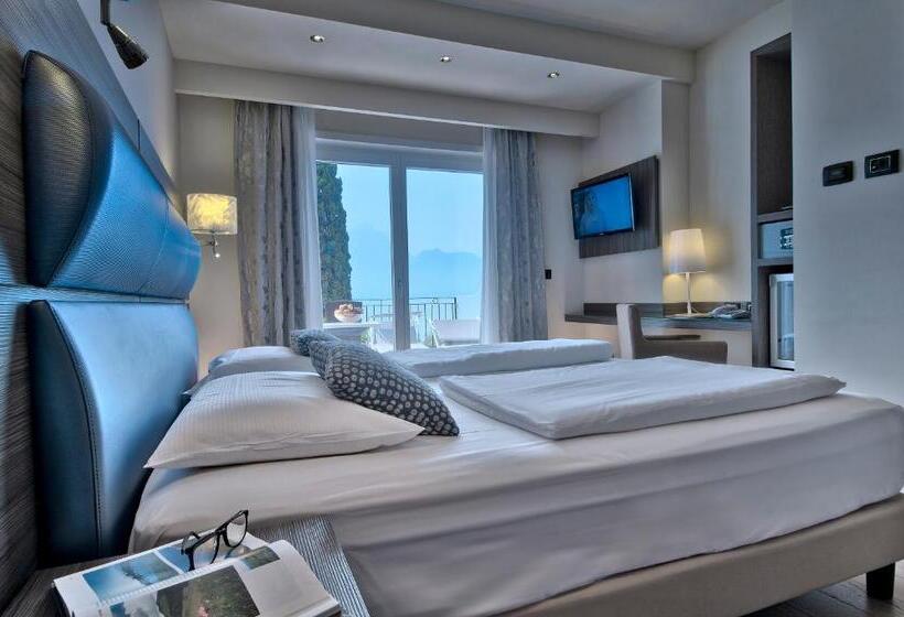 غرفة قياسية مطلّة علي البحيرة, Galvani