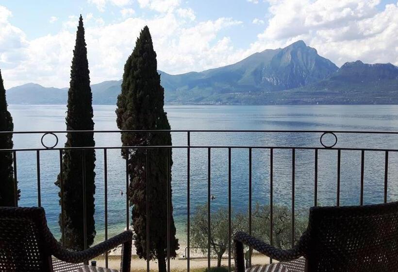 Superior room with lake view, Galvani