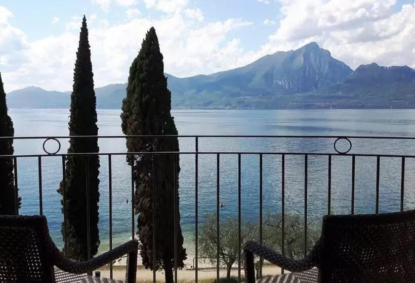 Superior room with lake view, Galvani