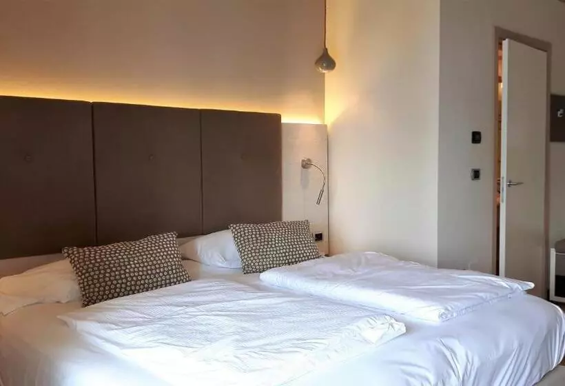 Superior room with lake view, Galvani