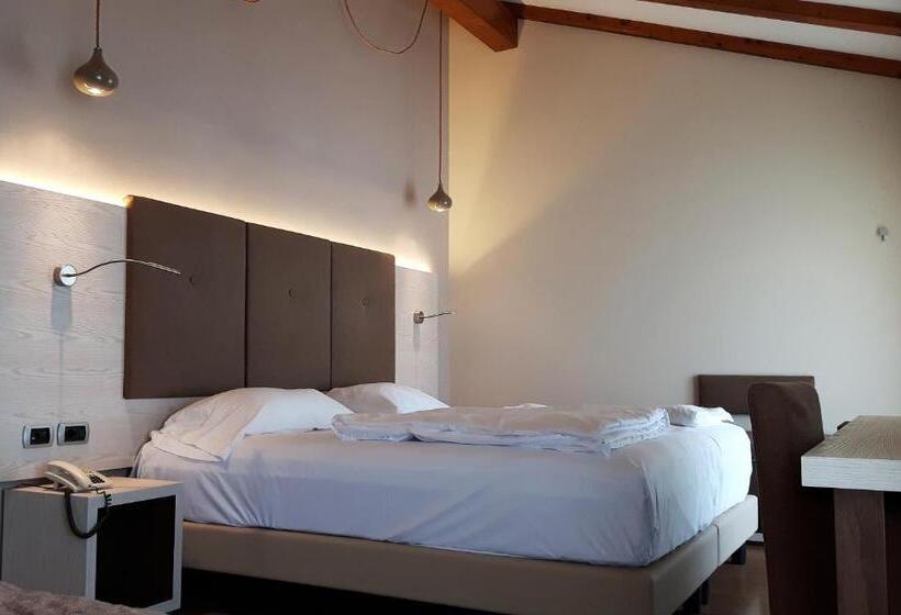 Superior room with lake view, Galvani