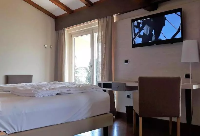 Superior room with lake view, Galvani