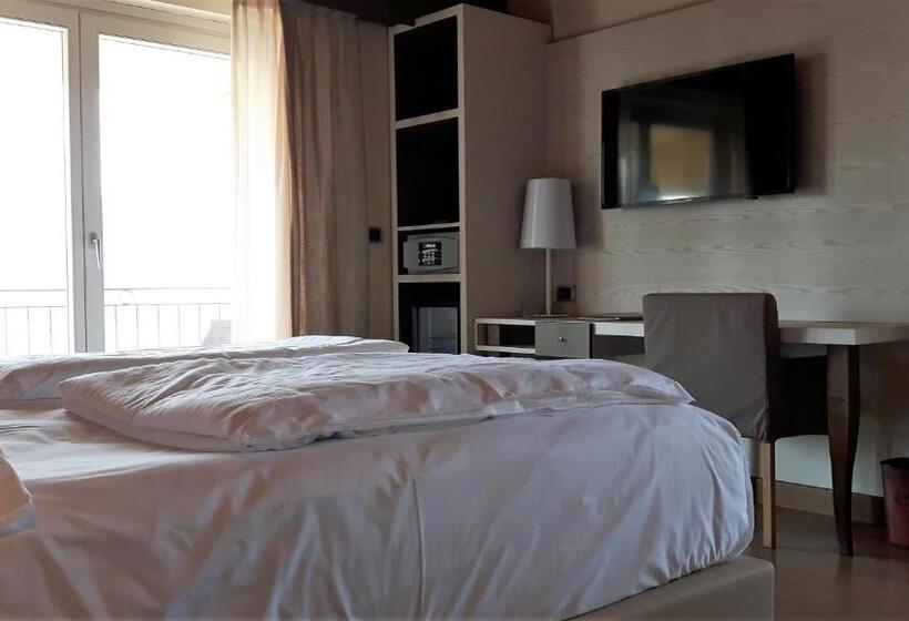 Superior room with lake view, Galvani