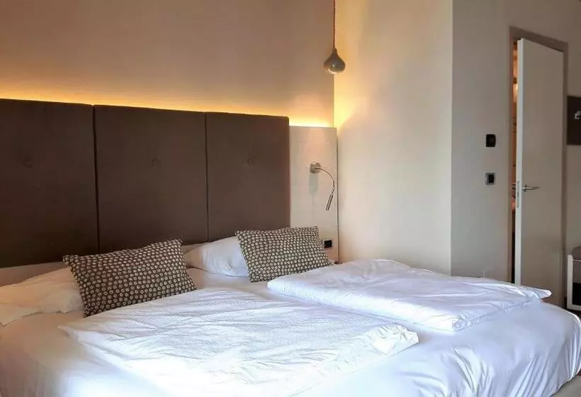 Superior room with lake view, Galvani