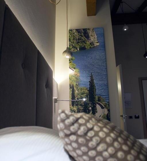 Superior room with lake view, Galvani