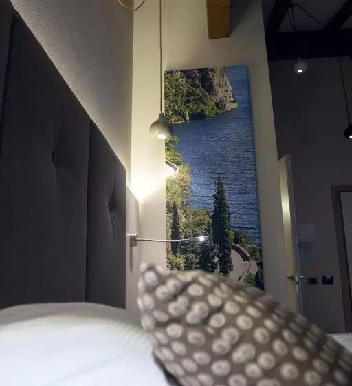 Superior room with lake view, Galvani