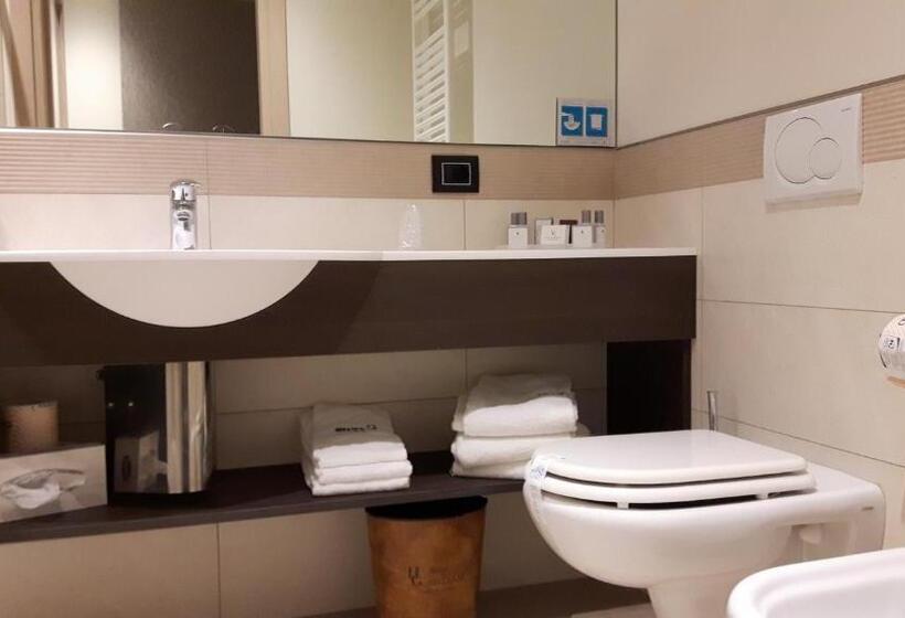 غرفة قياسية ثلاثية, Galvani