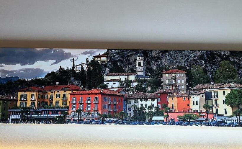 غرفة دور أخير, Galvani