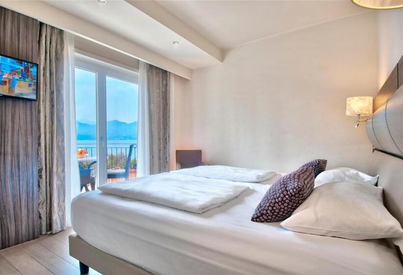 جناح جونيور مطل علي البحيرة, Galvani