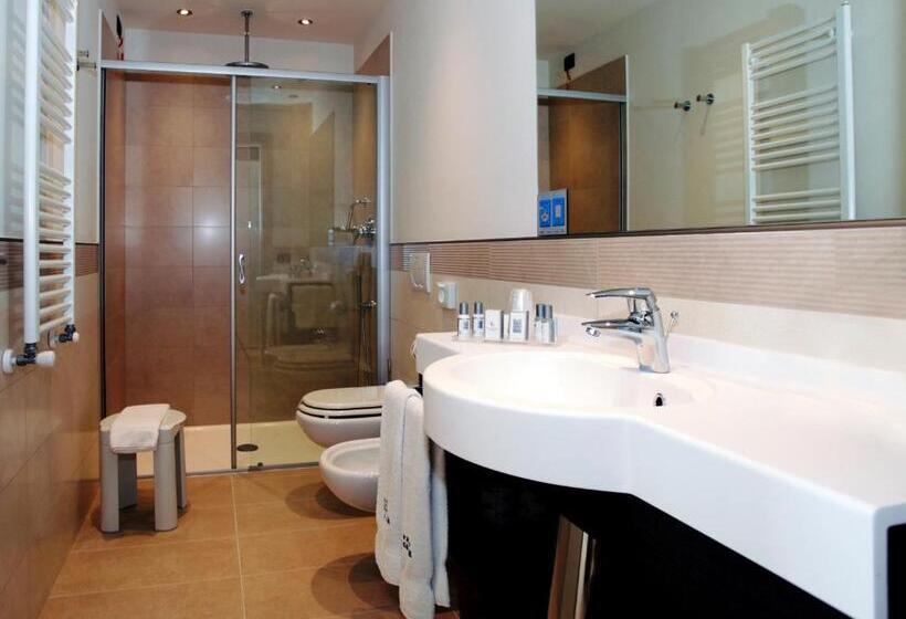 جناح جونيور مطل علي البحيرة, Galvani