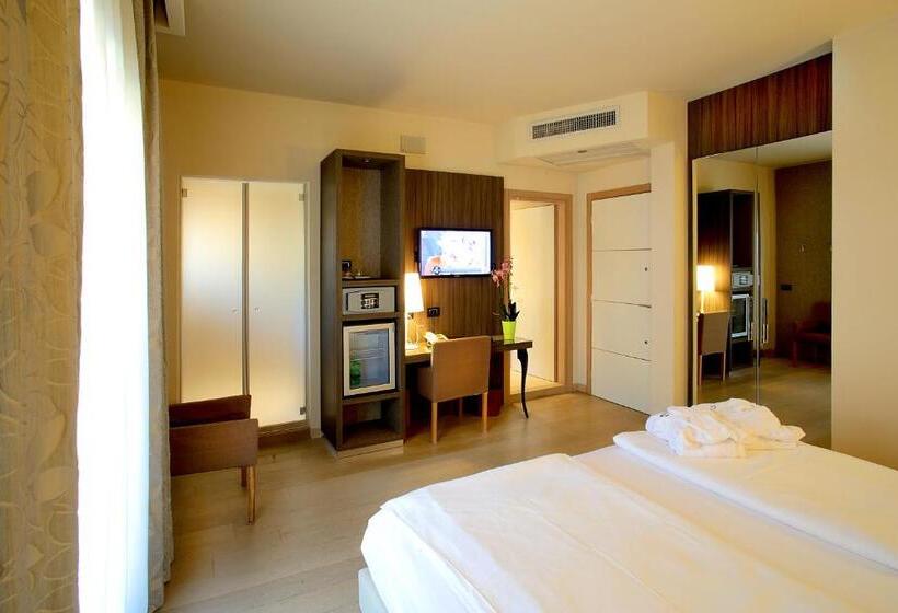 غرفة قياسية مزوَّدة بشُرفة, Galvani