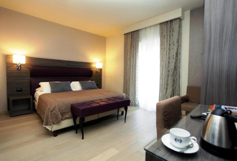 غرفة قياسية مزوَّدة بشُرفة, Galvani