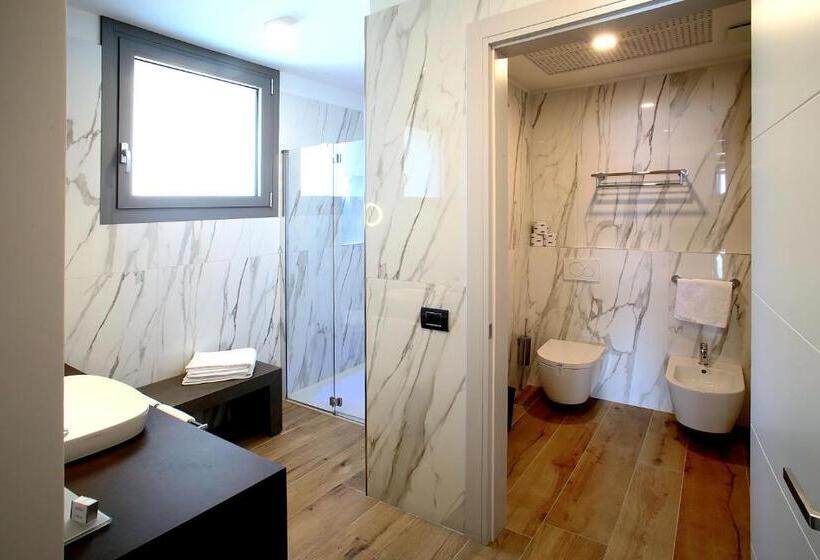 جناح جونيور مطل علي البحيرة, Galvani