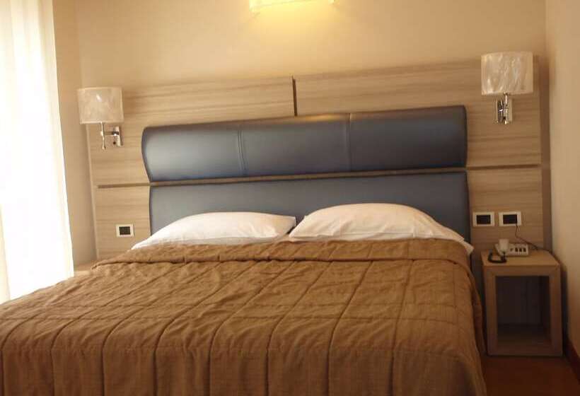 غرفة قياسية مطلّة علي البحيرة, Galvani