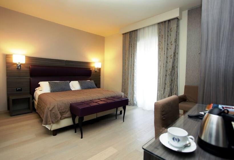 غرفة قياسية مزوَّدة بشُرفة, Galvani