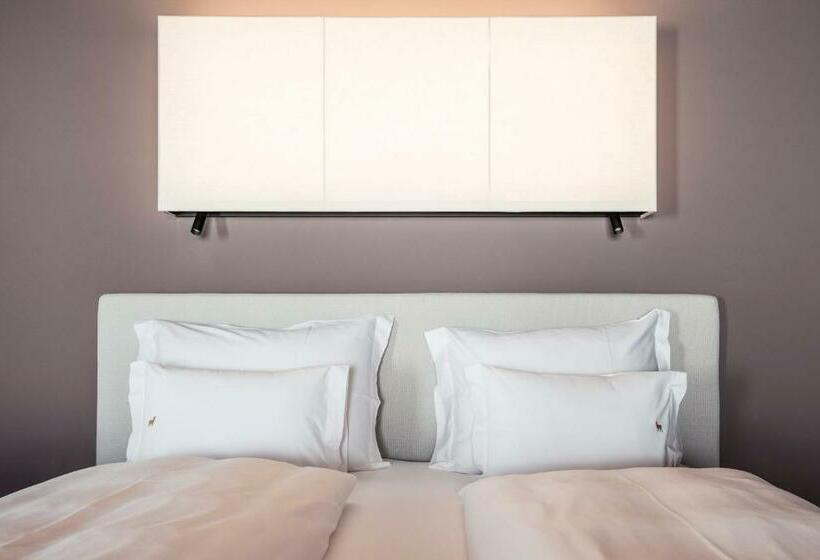 اتاق استاندارد یک نفره, Lamm