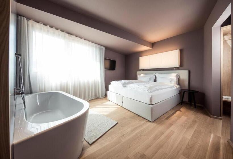 سوییت سوپریور, Lamm