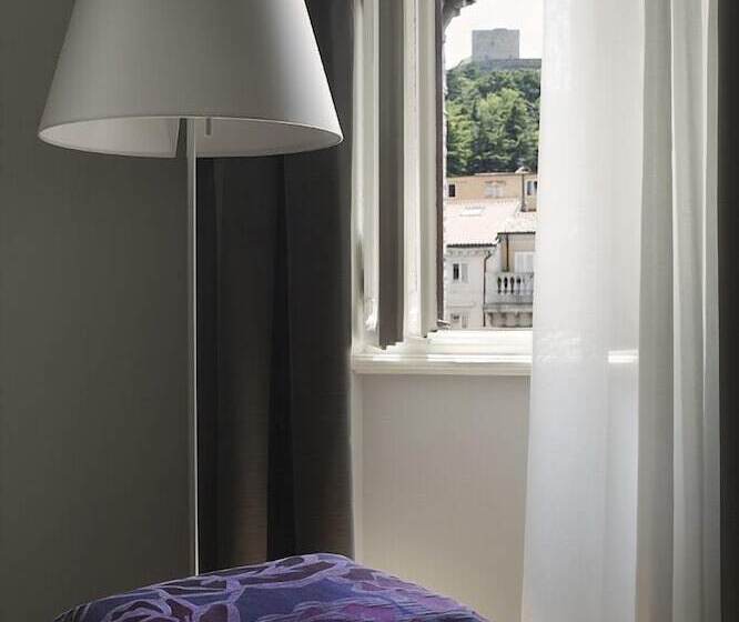 جناح إدارى, Palace Suite