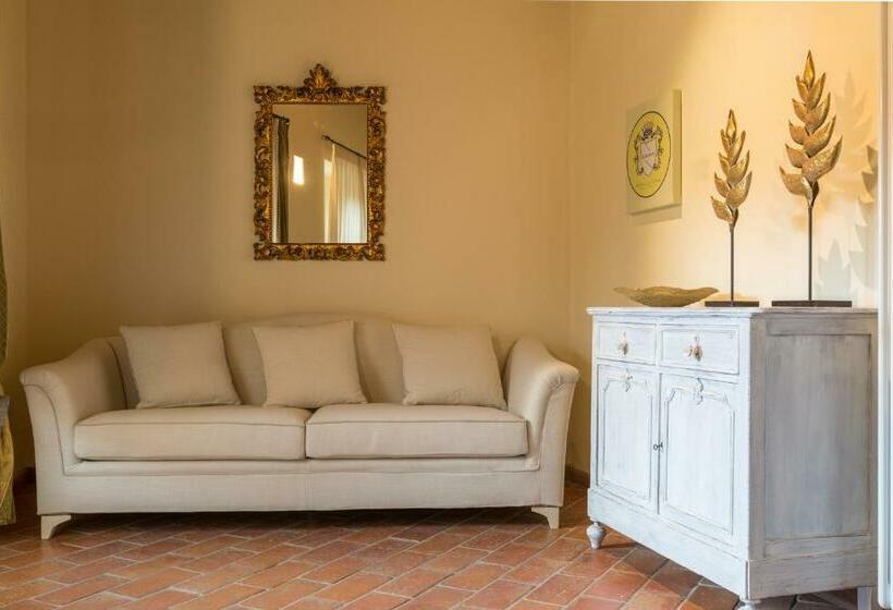 سوییت پرستیژ, Relais La Costa Historical Residence