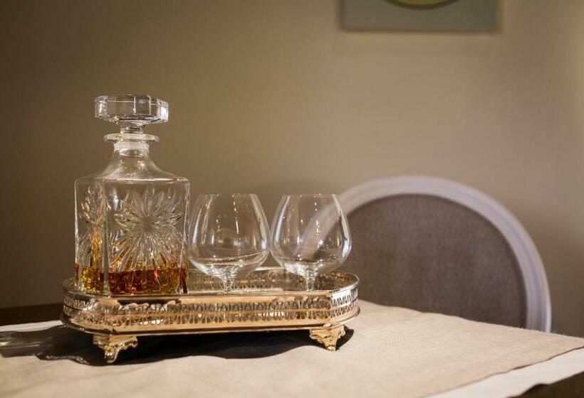 سوییت لوکس, Relais La Costa Historical Residence