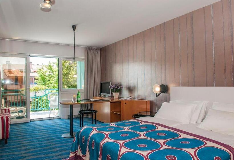 ジュニアスイート, Savoy