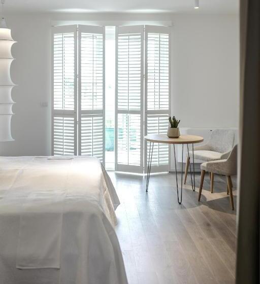 バルコニー付きスーペリアルーム, Savoy