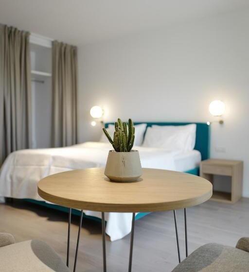 带阳台的高级房间, Savoy