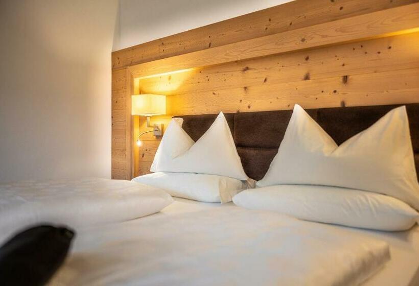 Полулюкс, Sellas