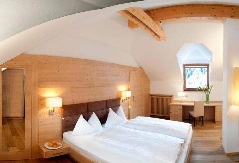 Полулюкс, Sellas