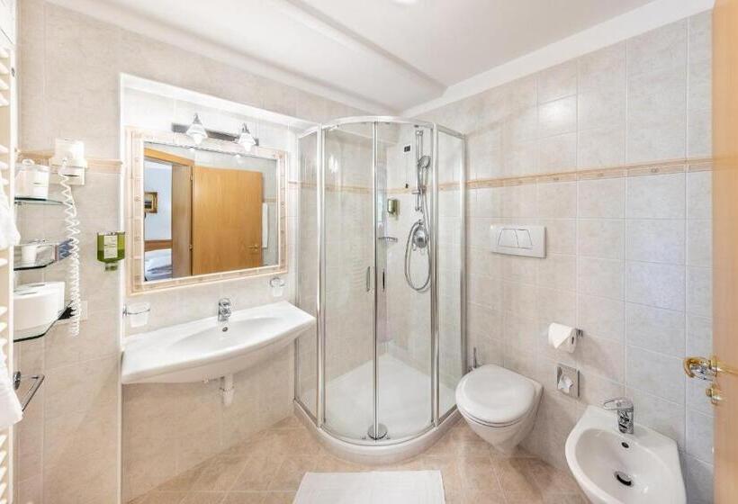 Quarto Triplo Estandar, Sellas