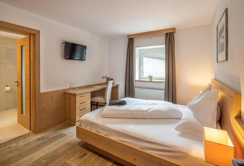 Номер Стандарт Вид на Горы, Sellas