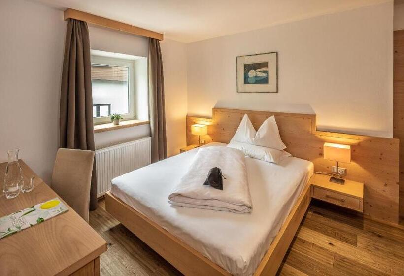 Номер Стандарт Вид на Горы, Sellas