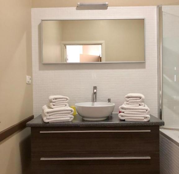 4인용 스탠다드 룸, Van Eyck