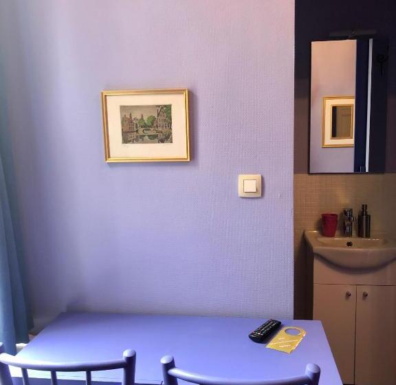 스탠다드 룸, Van Eyck