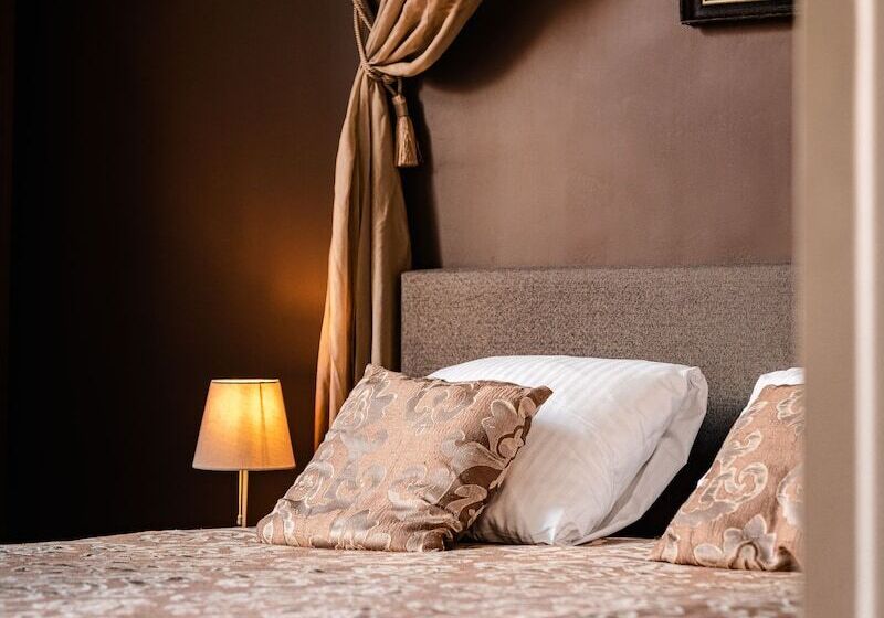 4인용 스탠다드 룸, Van Eyck